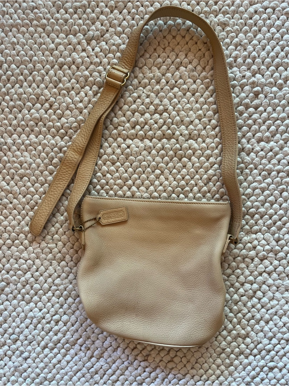 Vintage 4907 Sonoma duffel Coach Pebbled Leather Crossbody Bag in Tan